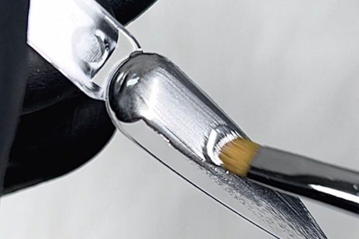 Beginner’s Guide to Metallic Silver Chrome Gel